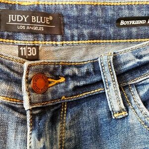 Judy Blue Boyfriend Fit Jeans Size 11/30 Distressed Stretch Denim Mid Rise Paint